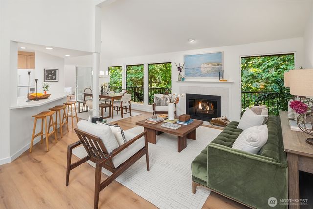 15 168th Avenue NE, Bellevue, WA 98008