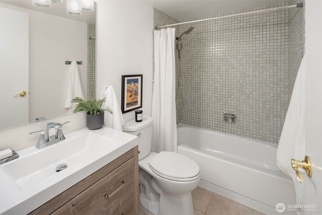15 168th Avenue NE, Bellevue, WA 98008