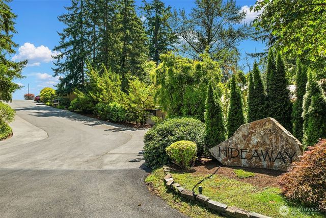 15 168th Avenue NE, Bellevue, WA 98008