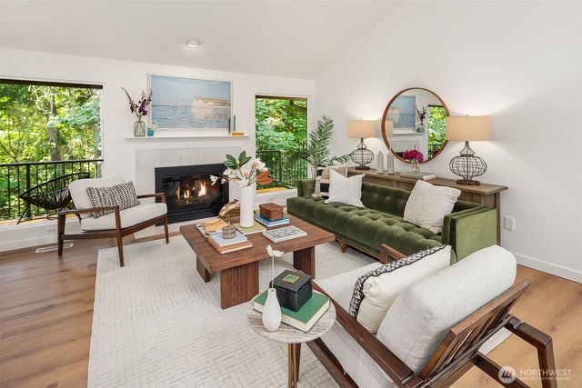 15 168th Avenue NE, Bellevue, WA 98008