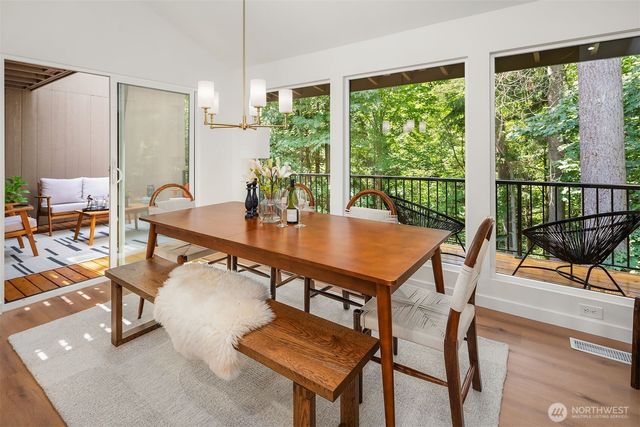 15 168th Avenue NE, Bellevue, WA 98008
