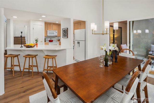 15 168th Avenue NE, Bellevue, WA 98008