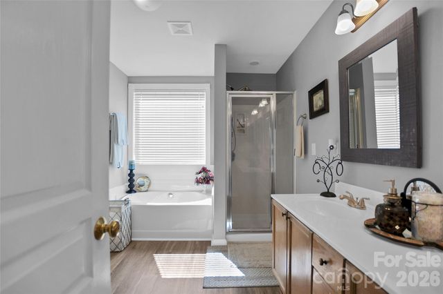 9806 Back Acre Drive, Charlotte, NC 28213