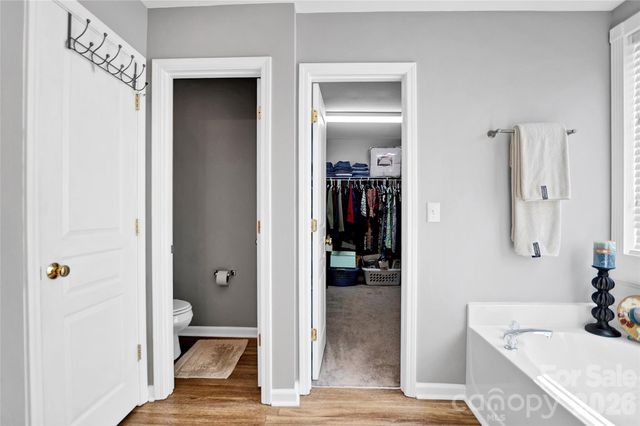 9806 Back Acre Drive, Charlotte, NC 28213