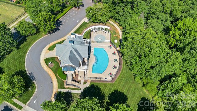 9806 Back Acre Drive, Charlotte, NC 28213