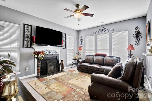9806 Back Acre Drive, Charlotte, NC 28213