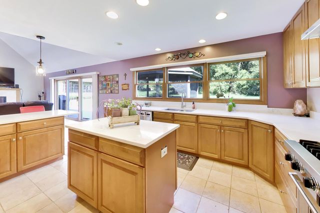 1004 N Harrison Street, Algonquin, IL 60102