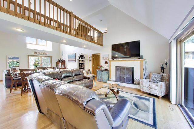 1004 N Harrison Street, Algonquin, IL 60102
