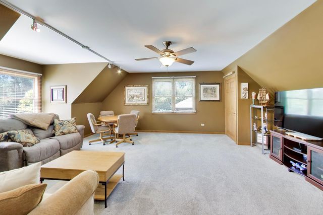 1004 N Harrison Street, Algonquin, IL 60102