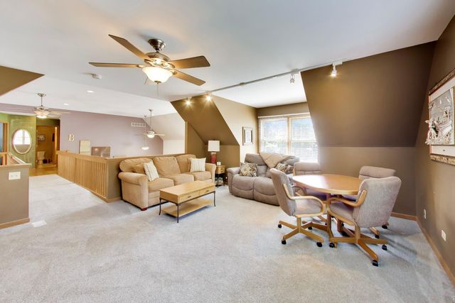 1004 N Harrison Street, Algonquin, IL 60102