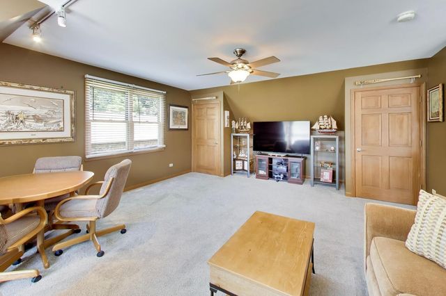 1004 N Harrison Street, Algonquin, IL 60102