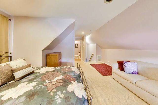 1004 N Harrison Street, Algonquin, IL 60102