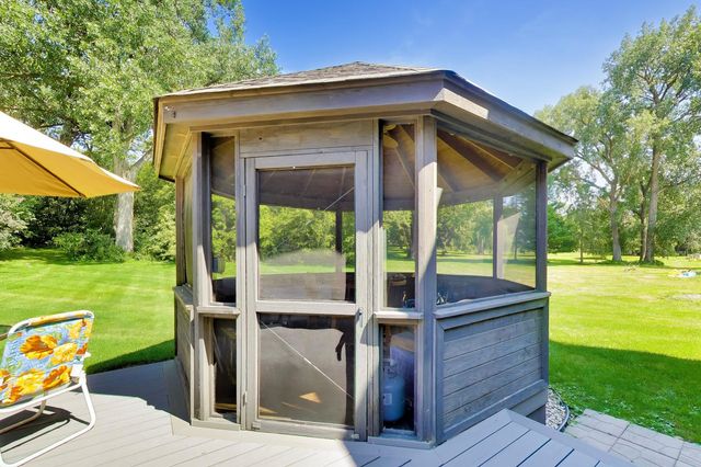 1004 N Harrison Street, Algonquin, IL 60102