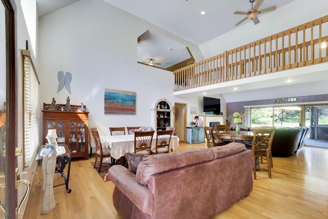 1004 N Harrison Street, Algonquin, IL 60102