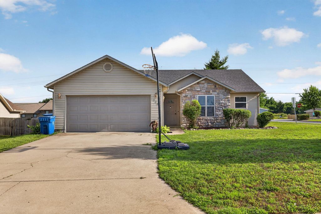 110 Scotch Pine Court, Hollister, MO 65672