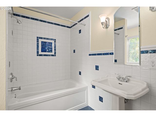 3046 SUMMIT SKY Blvd, Eugene, OR 97405