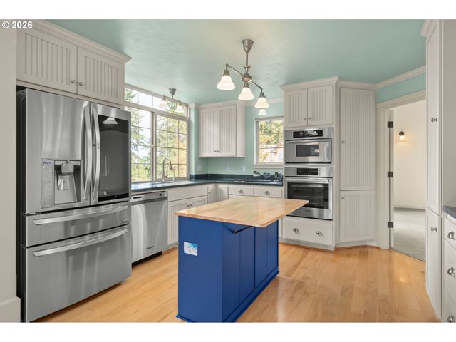 3046 SUMMIT SKY Blvd, Eugene, OR 97405