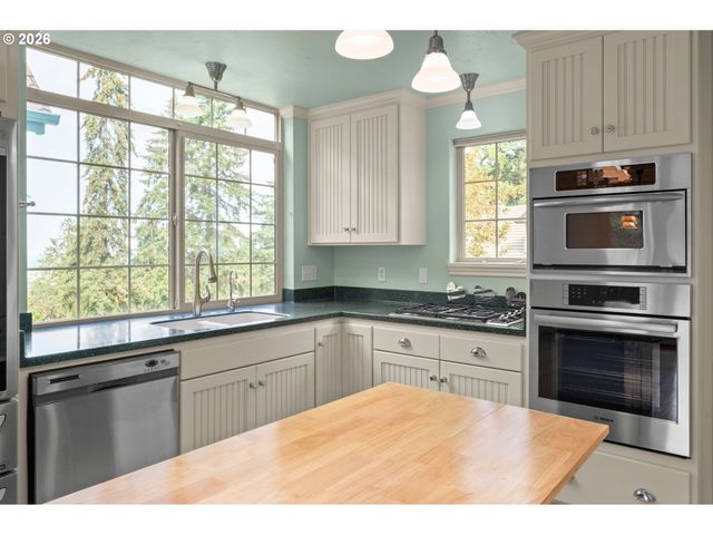 3046 SUMMIT SKY Blvd, Eugene, OR 97405