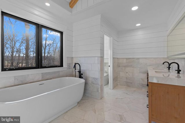 348 PINEVILLE RD, Newtown, PA 18940