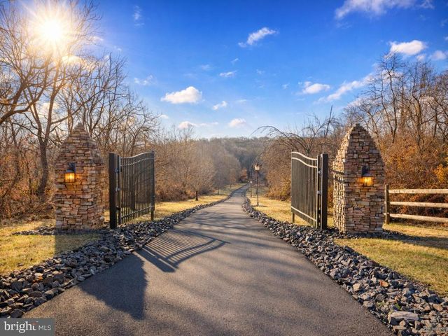 348 PINEVILLE RD, Newtown, PA 18940