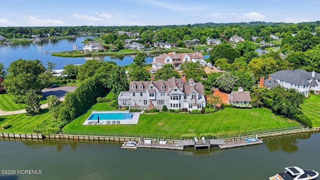 13 Rivers Edge Drive, Rumson, NJ 07760