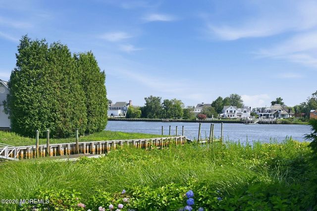 13 Rivers Edge Drive, Rumson, NJ 07760