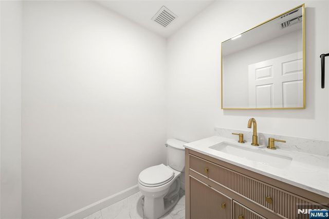 157 English Street, Fort Lee, NJ 07024