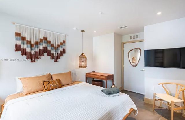 481 NE 29th St 701, Miami, FL 33137