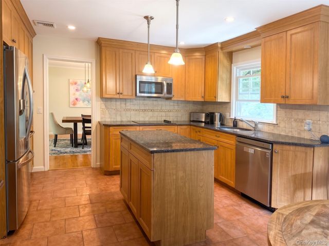 10 Forest Lane, Scarsdale, NY 10583