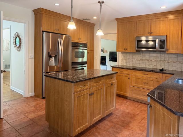 10 Forest Lane, Scarsdale, NY 10583