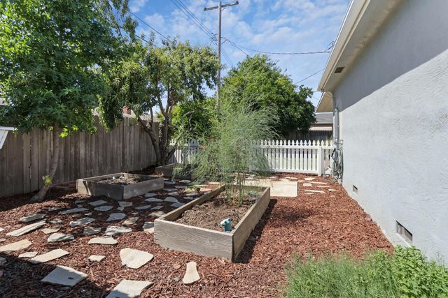 829 S California St, Lodi, CA 95240