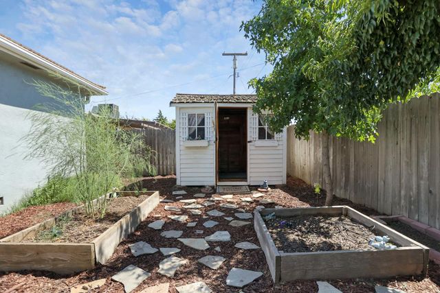 829 S California St, Lodi, CA 95240