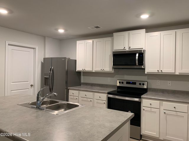 8352 E Highcroft Drive NE, Leland, NC 28451