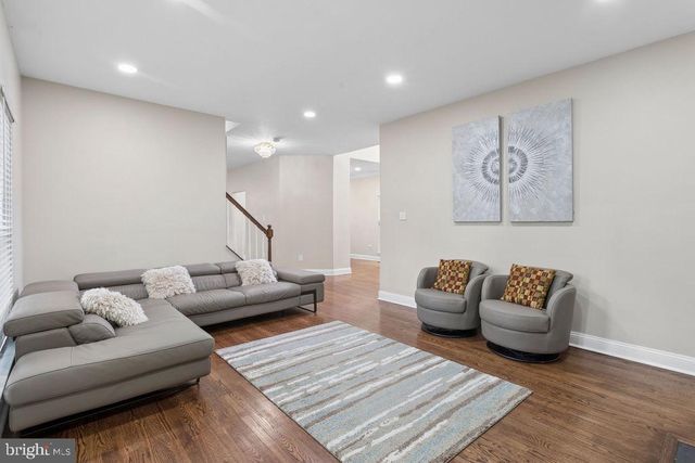 30 LARKSPUR DR, Dayton, NJ 08810
