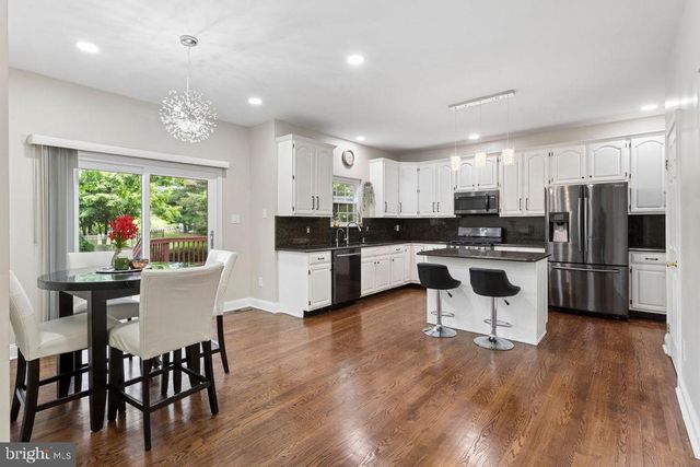 30 LARKSPUR DR, Dayton, NJ 08810