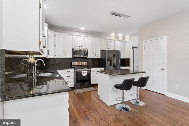 30 LARKSPUR DR, Dayton, NJ 08810