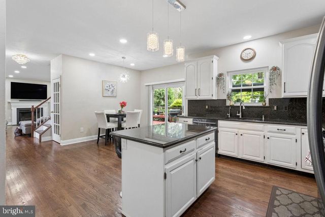 30 LARKSPUR DR, Dayton, NJ 08810