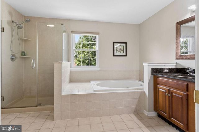 30 LARKSPUR DR, Dayton, NJ 08810