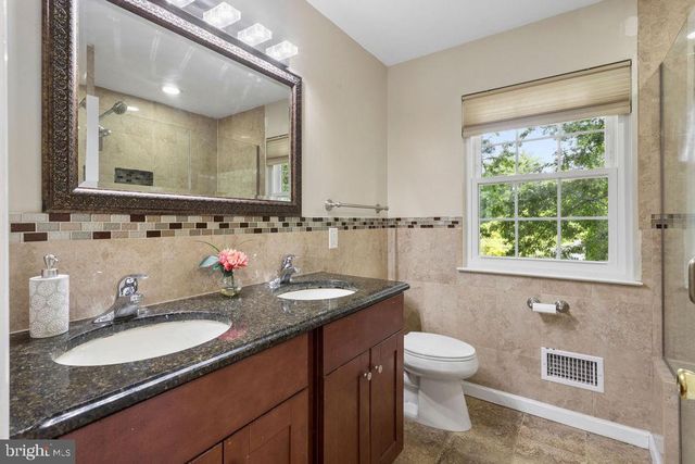 30 LARKSPUR DR, Dayton, NJ 08810