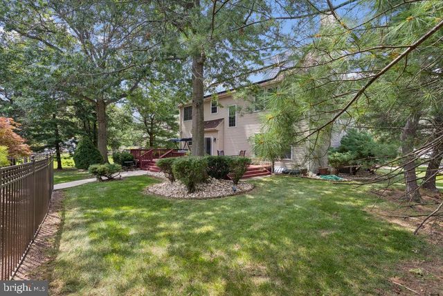 30 LARKSPUR DR, Dayton, NJ 08810
