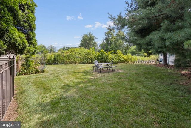 30 LARKSPUR DR, Dayton, NJ 08810