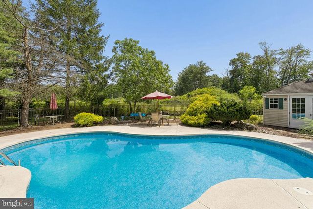 30 LARKSPUR DR, Dayton, NJ 08810