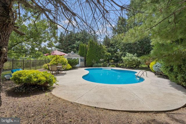 30 LARKSPUR DR, Dayton, NJ 08810