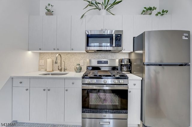 755 Anderson Ave 5i, Cliffside Park Boro, NJ 07010
