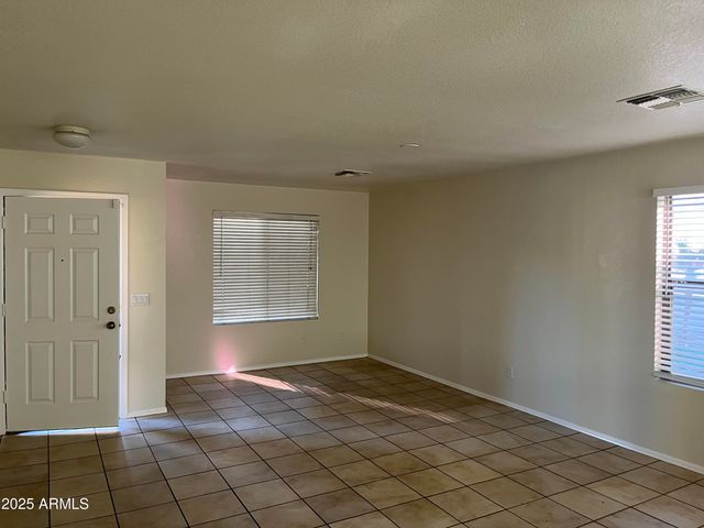 9441 W JAMESTOWN Road, Phoenix, AZ 85037