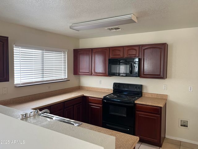 9441 W JAMESTOWN Road, Phoenix, AZ 85037