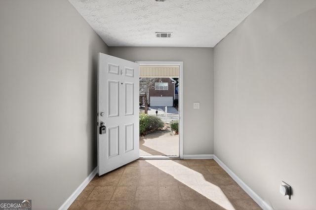 6256 Lake Valley Point, Lithonia, GA 30058