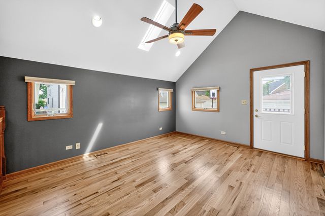 7317 W Myrtle Avenue, Chicago, IL 60631