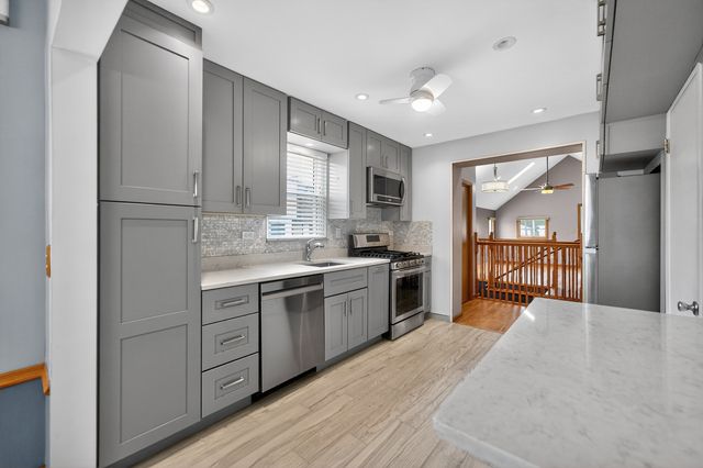7317 W Myrtle Avenue, Chicago, IL 60631