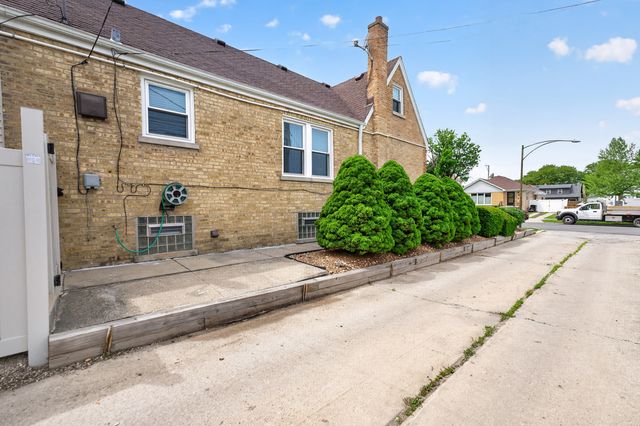 7317 W Myrtle Avenue, Chicago, IL 60631